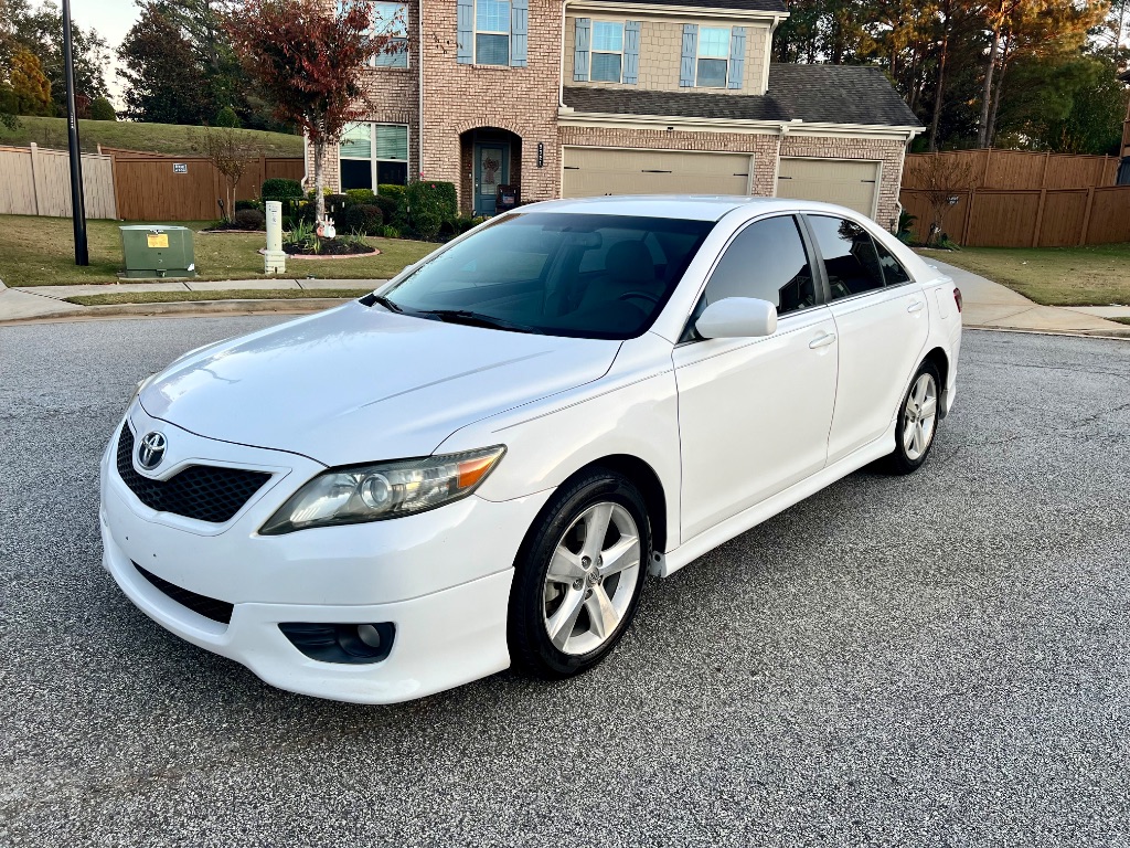 2011 Toyota Camry SE's photo